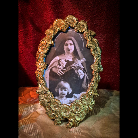VINTAGE GOLD CAST IRON OVAL FLORAL FRAME WITH PRINT