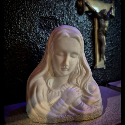VINTAGE BISQUE PORCELAIN MARY IN PRAYER